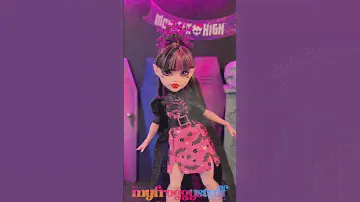 Does The Fit Fit? G3 Draculaura in Howliday Outfit 🖤